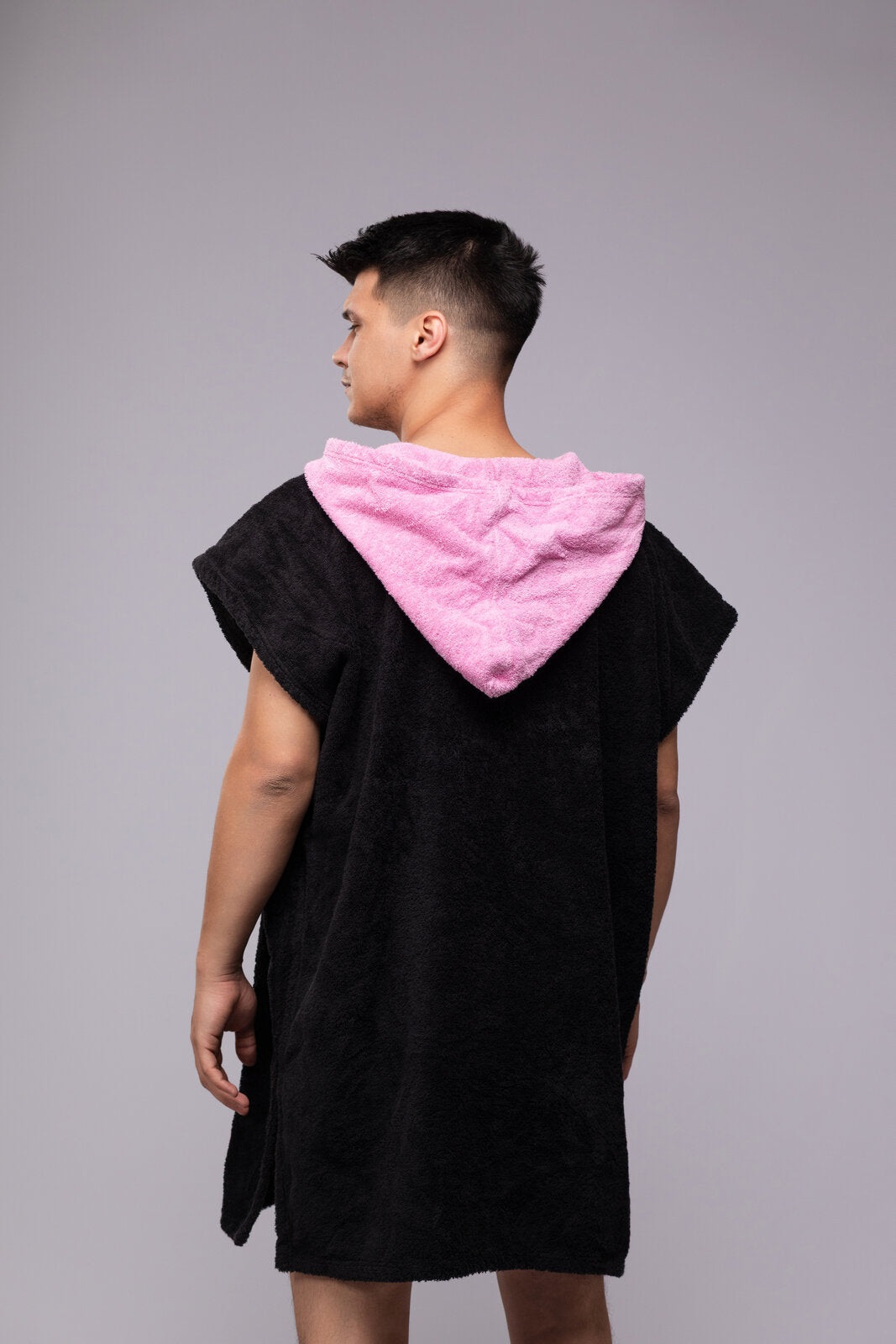 Toms Andre poncho-towel for men in Black/Pink