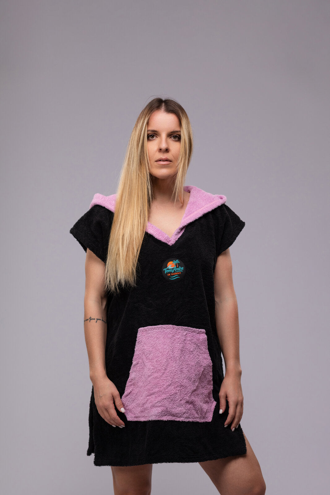 Toms Andre poncho-towel for women in Black/Pink