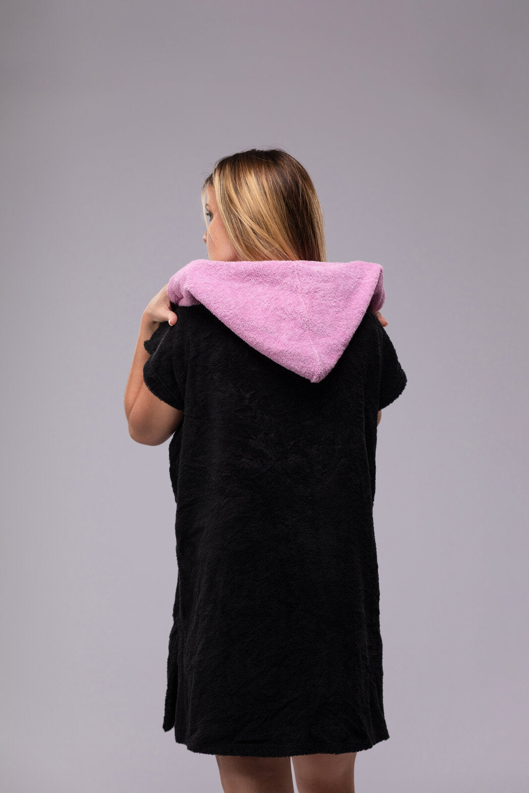 Toms Andre poncho-towel for women in Black/Pink