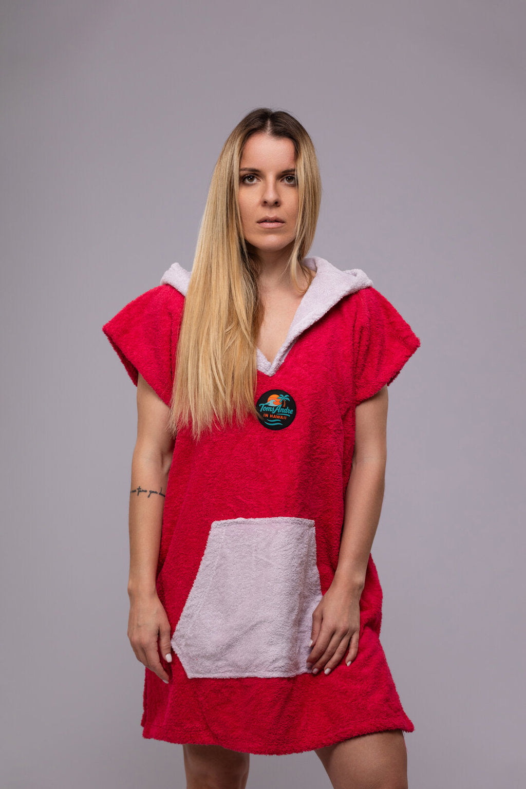 Toms Andre poncho-towel for women in Fuchsia/White