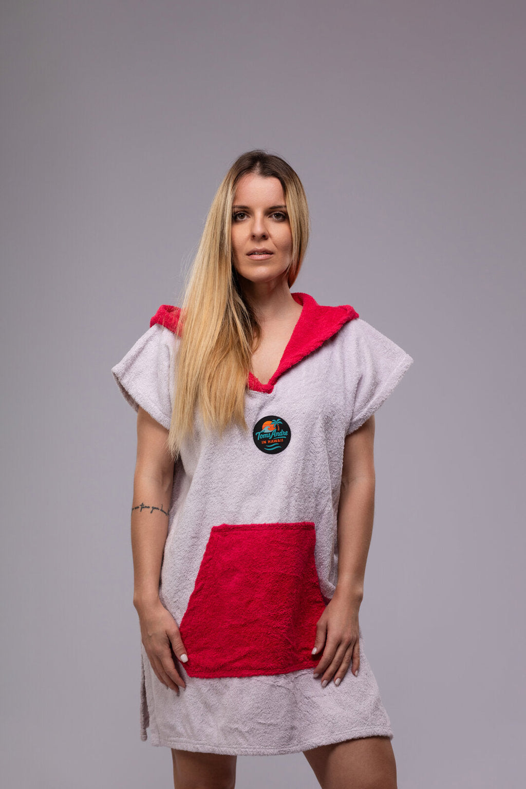 Toms Andre poncho-towel for women in White/Fuchsia